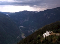 Blick auf die Bergstation der Krossobahn von Rjukan